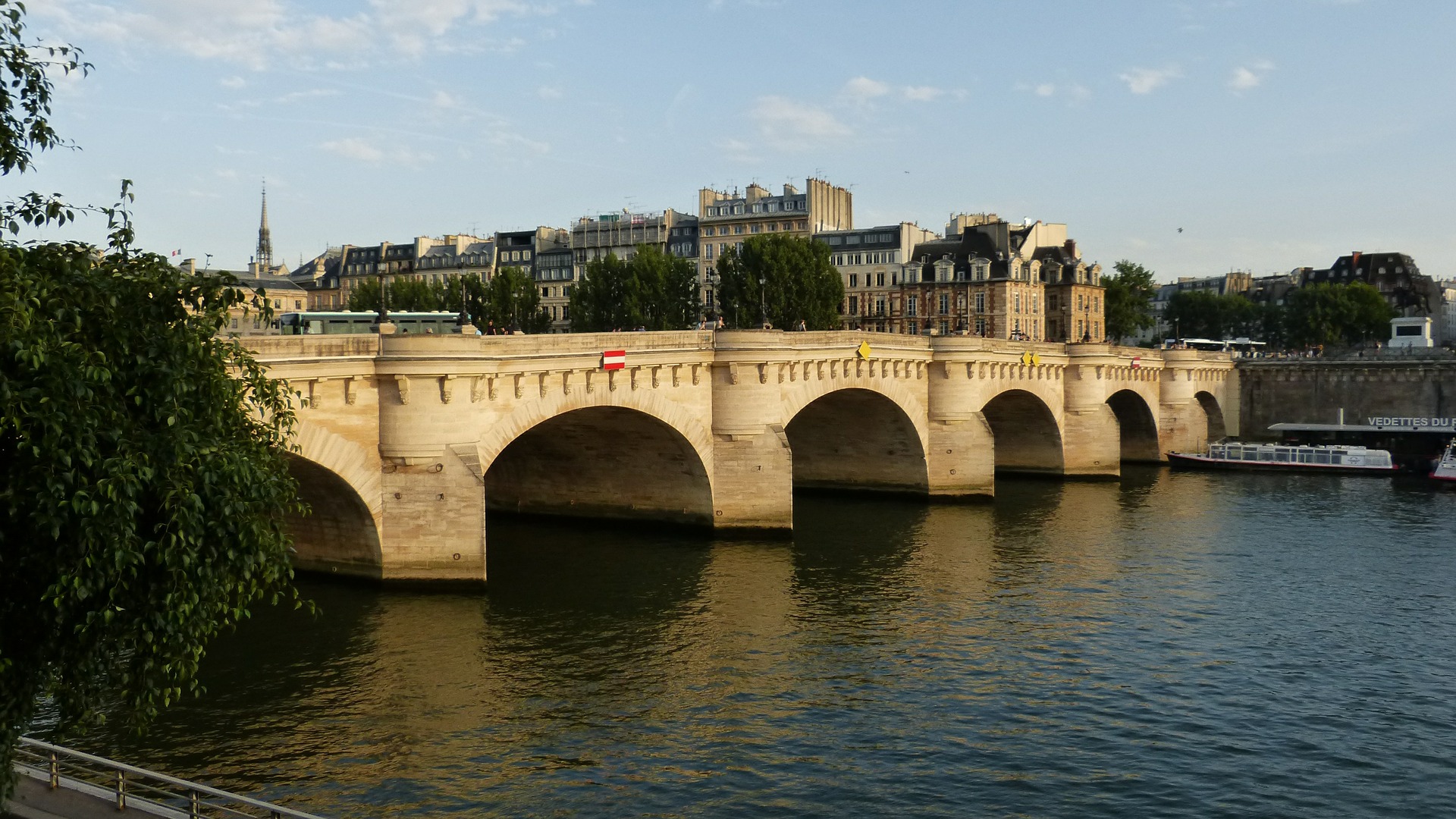 Pont-Neuf bridge in Paris