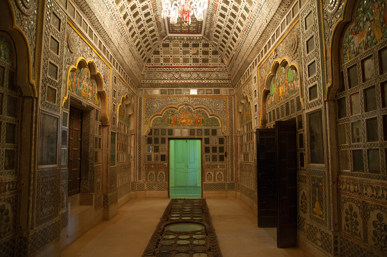 An ornate palace inside the fort. Photo: Sugato Mukherjee