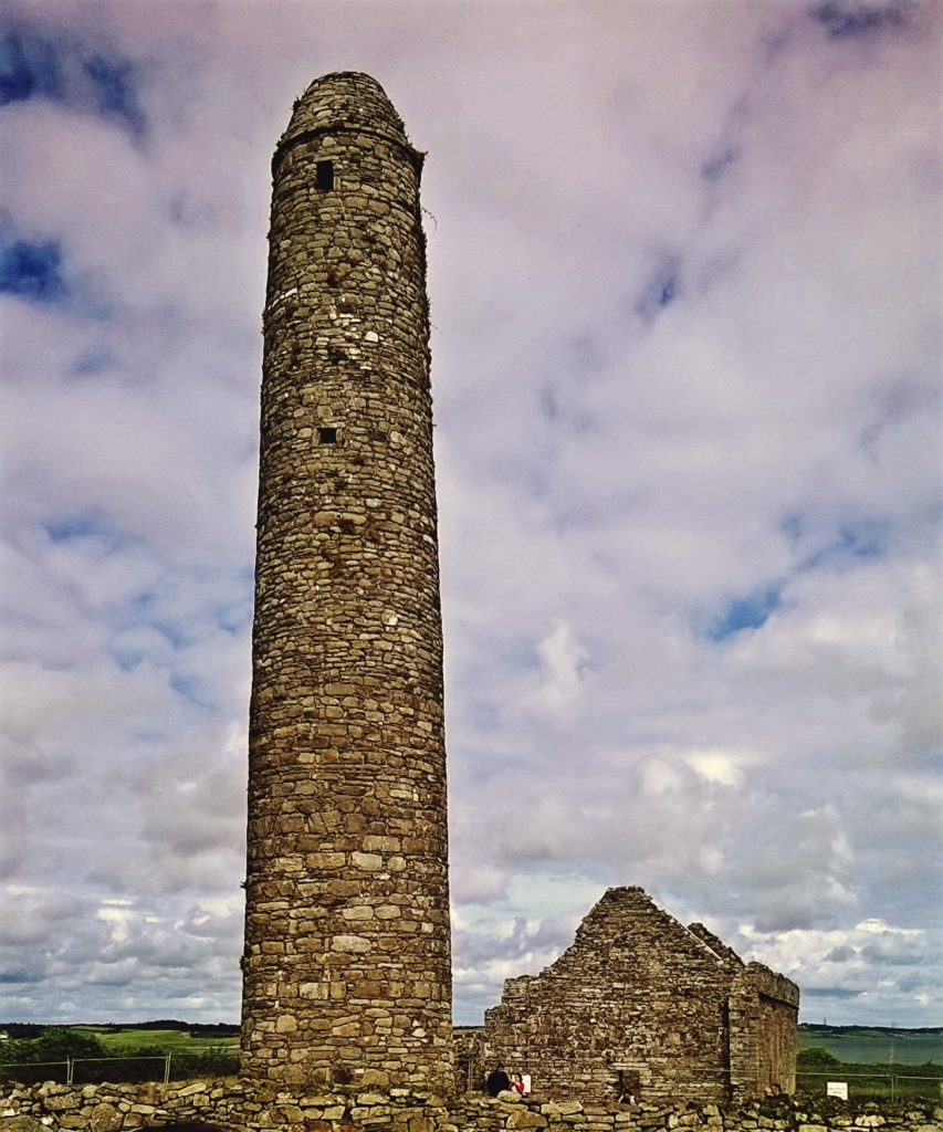 Wild Atlantic - Scattery_Island_(The_Round_Tower)