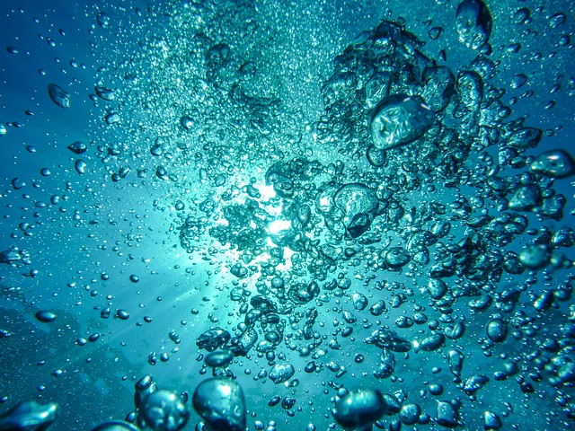 air-bubbles-under-water