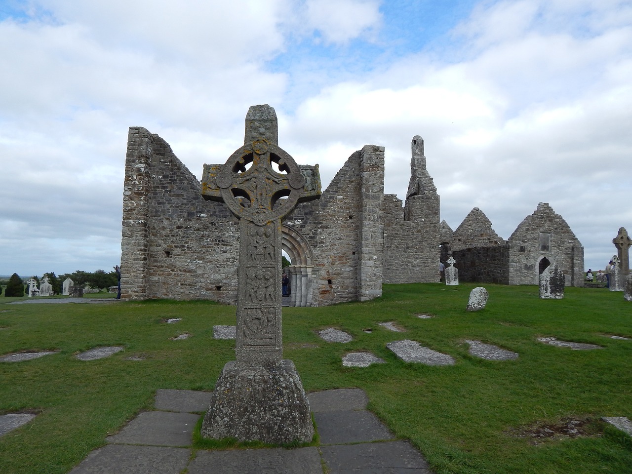 Ireland ruins and Celtic cross