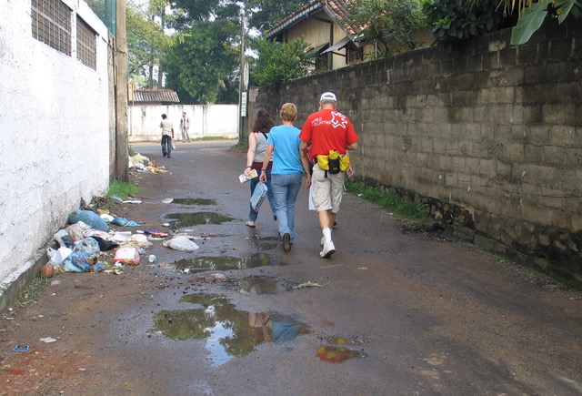 Walking in the morning on a Colombo street to our assignment. Photo: Julie Hatfield