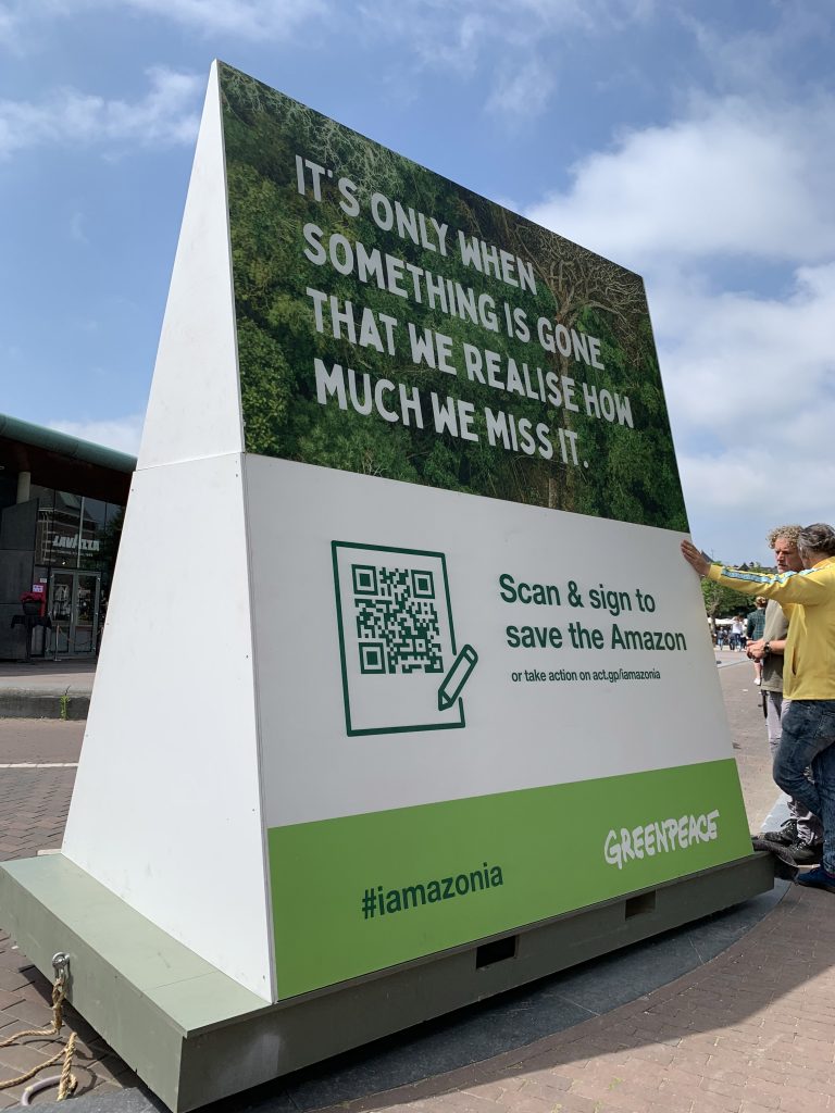 Greenpeace launched the ‘Save the Amazon and stand with the guardians of the forest’-petition as a part of the All eyes on the Amazon-project. Photo: Olivier Truyman/Greenpeace