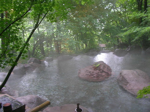 "Onsen@yuhuin" by cytech is licensed under CC BY 2.0 