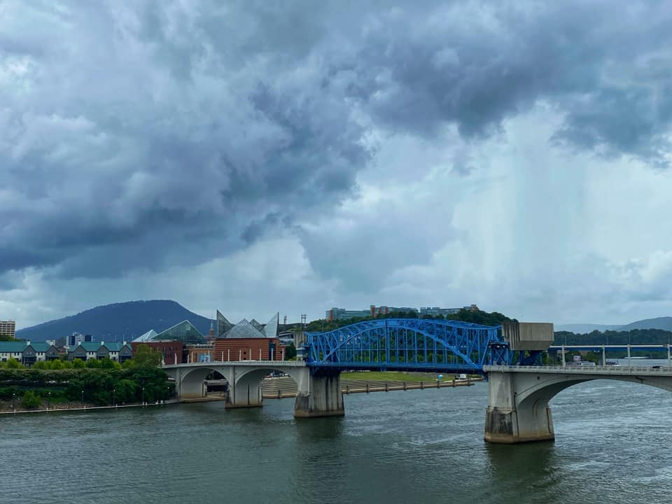 Chattanooga Market Street Bridge and the Tennessee Aquarium. Photo: Terri Marshall