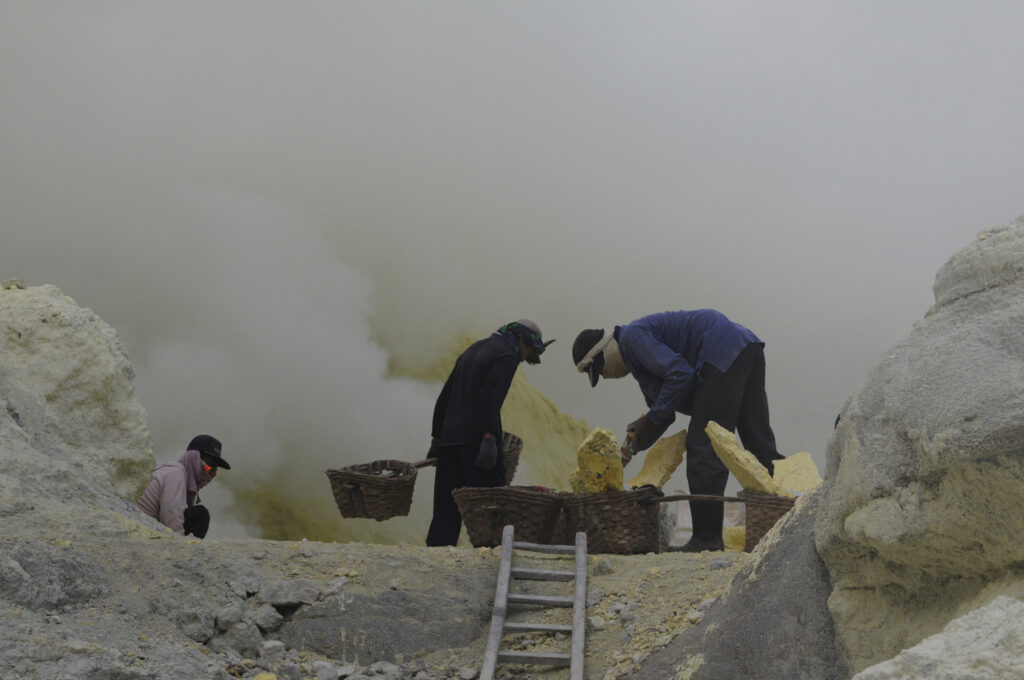 Sulfur miners. Photo: Bandita Mukherjee