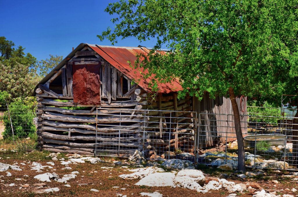 Old-barn-in-Fredericksburg-Virginia