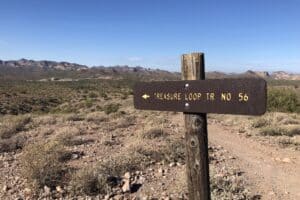 Treasure Loop Trail heading to Superstition Mountain