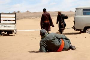 Friendly rescue mission deep within Mongolia’s sand dunes. Photo: Thomas Später