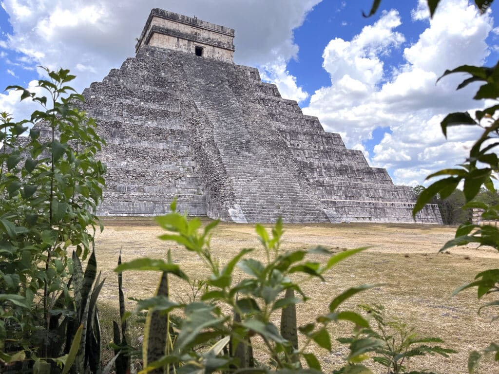 1 Beautiful pyramid of Chichen Itza scaled