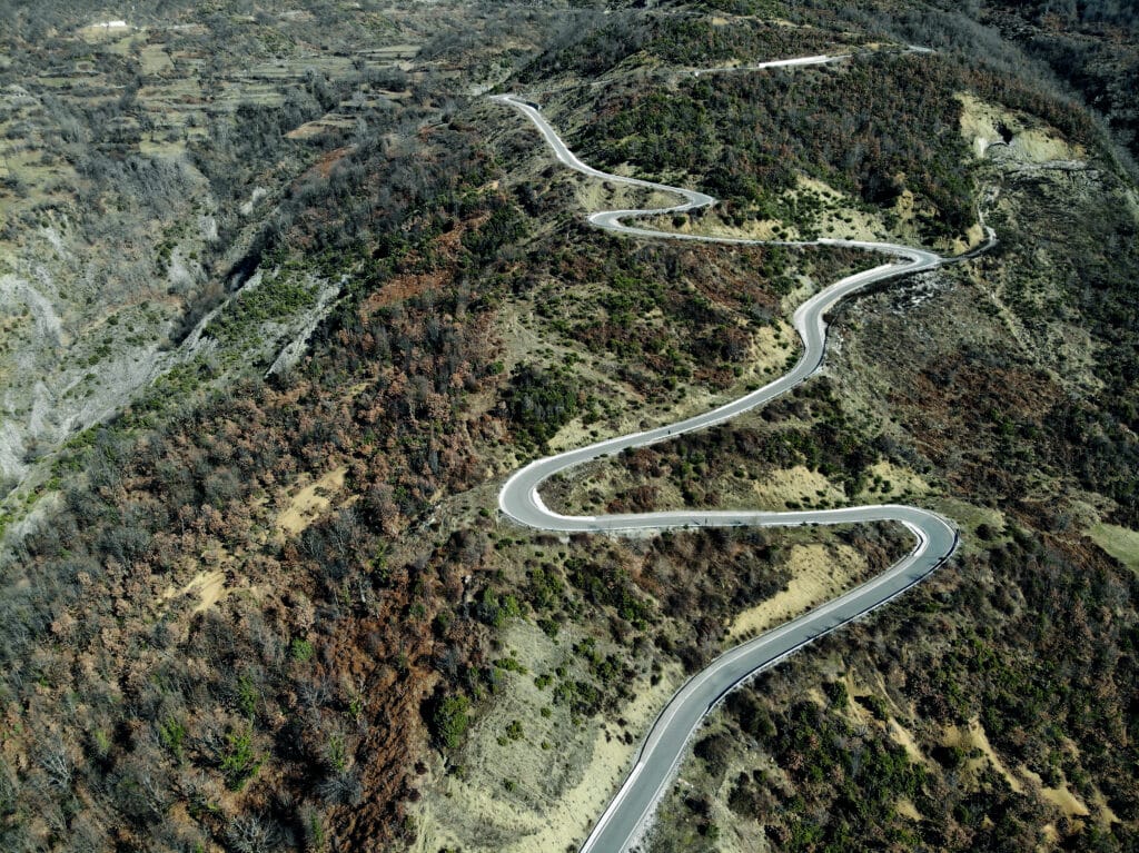 Typical Albanian serpentine road, zigzagging through the mountains between Tirana and Osum Canyon. Photo: Thomas Später 