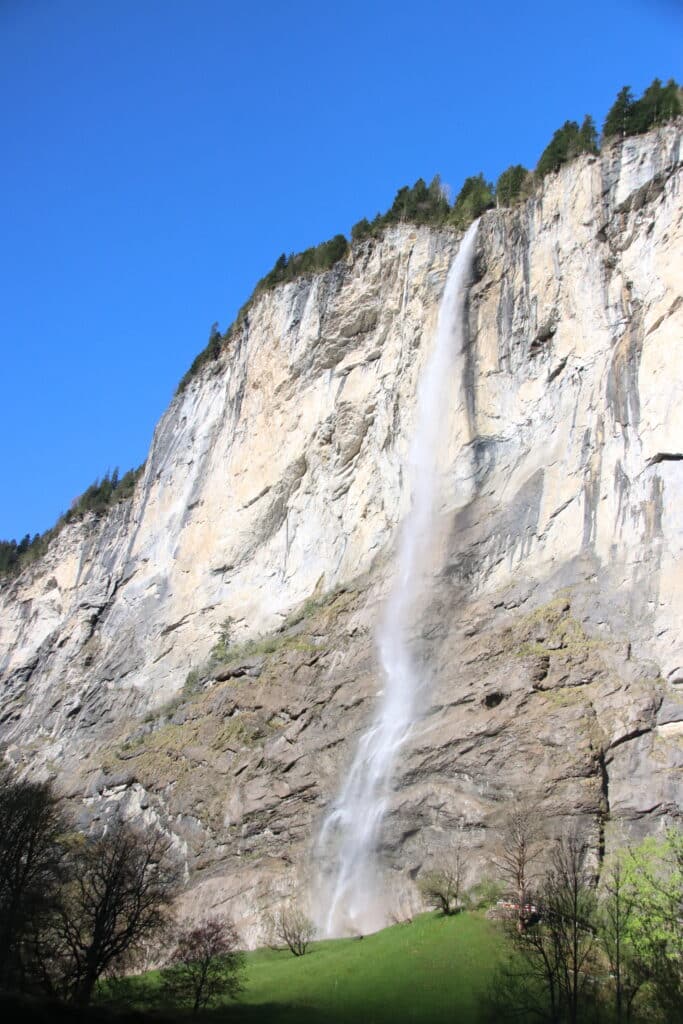 Staubbach waterfall on a sunny winter day inside Lauterbrunnen Valley. Photo: Thomas Später