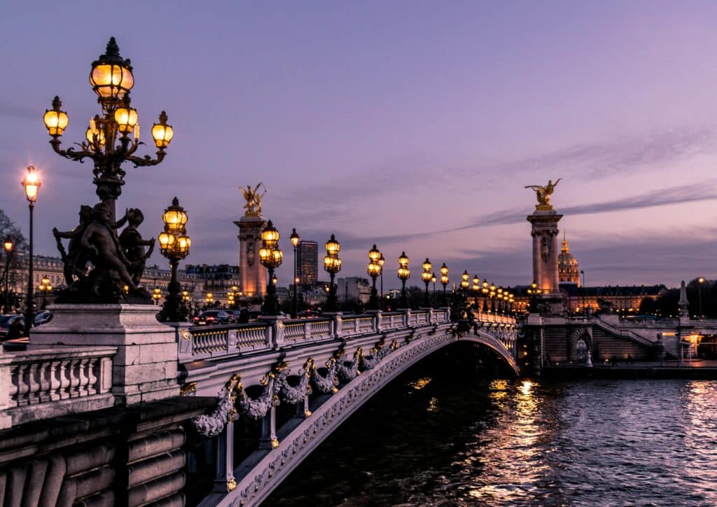 Parisian-bridge-at-night-by-Leonard-Cotte-fr-unsplash