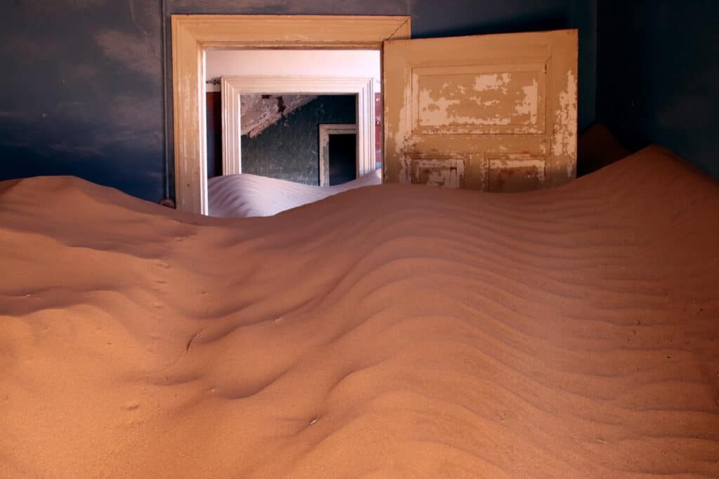 Some of the rooms are almost filled with sand all the way to their roofs. Photo: Thomas Später
