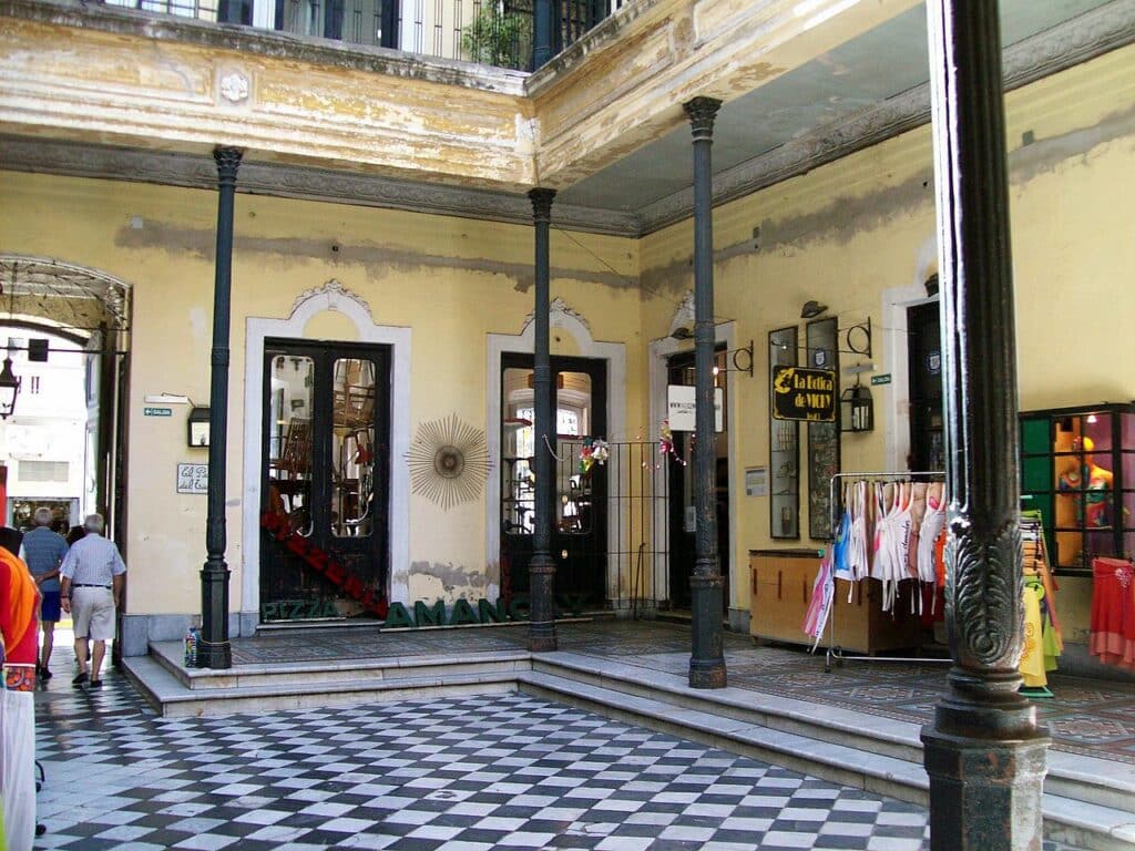 Casa de los Ezeiza (House of the Ezeiza) in San Telmo neighborhood. Photo via WikiMedia Commons 4.0