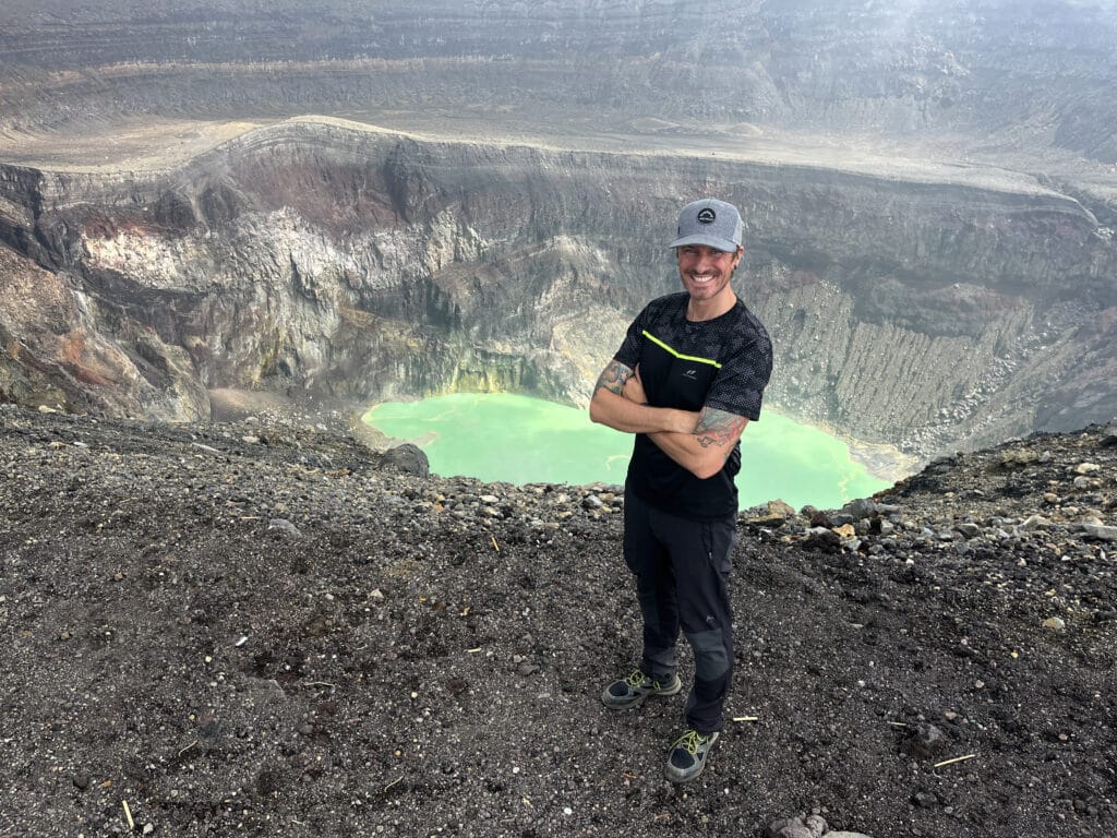 Author standing at the edge of Santa Ana Volcano. Photo: Thomas Später